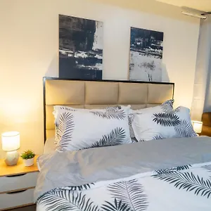 a2j-luxury-2br-bgc-suite-near-sm-aura-market2x.angeleshotels.net/